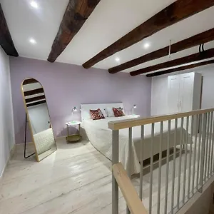 Nalusa - In Centro A Toledo Affittacamere Napoli